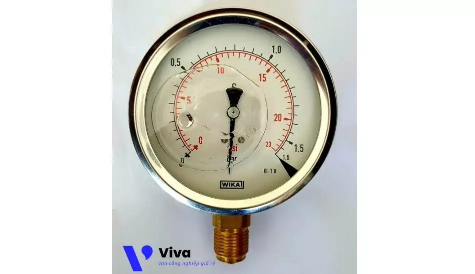 Đồng hồ đo áp suất chân đồng có dầu