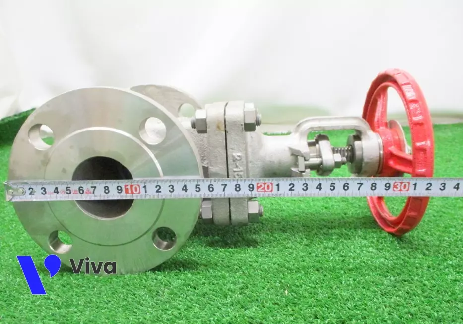 Valves cast from stainless steel
