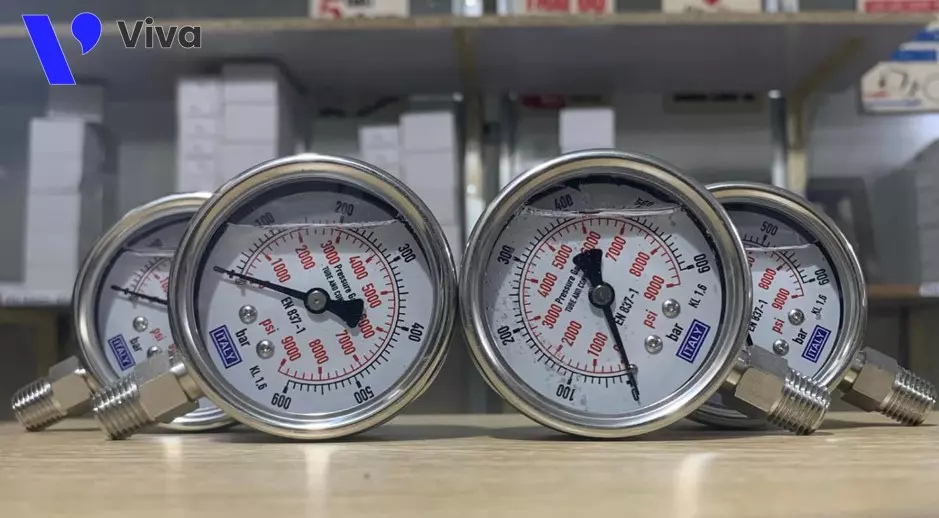 Đồng hồ đo áp suất có Italy mặt dầu
