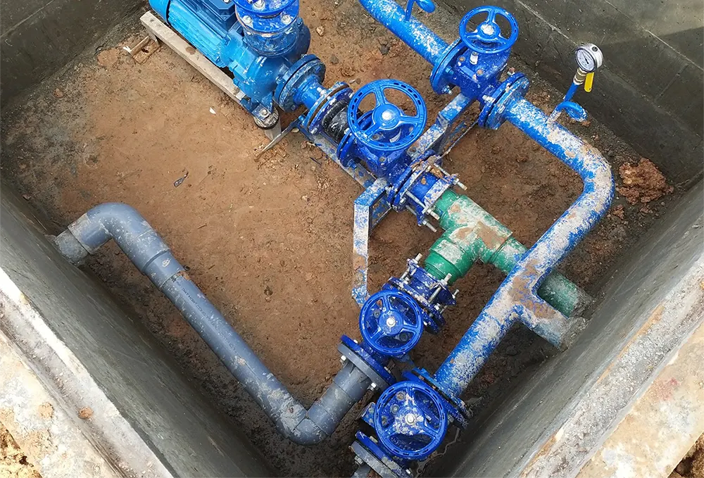 van cổng ty chìm được lắp đặt trên 1 cụm bơm cấp nước sạch